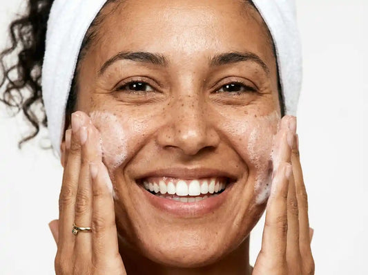 Routine nettoyage visage : Le guide complet selon les dermatologues au Maroc